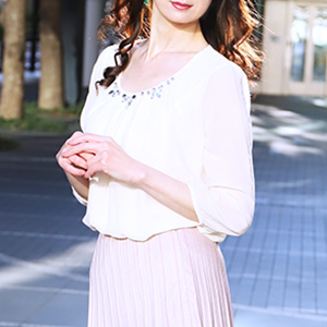 上品で富裕層の人妻が女性としての愛欲を求めて不倫に染まる【澤村さん】300