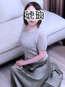 高身長で快楽に溺れる会社帰りの淫乱OL熟女 華原00