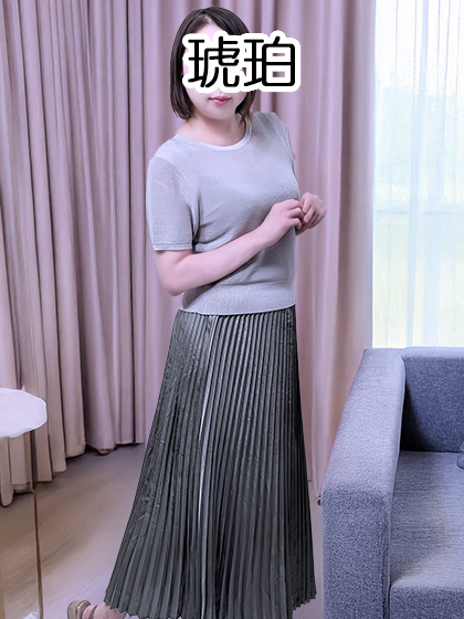 高身長で快楽に溺れる会社帰りの淫乱OL熟女 華原02