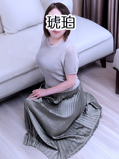 高身長で快楽に溺れる会社帰りの淫乱OL熟女 華原03