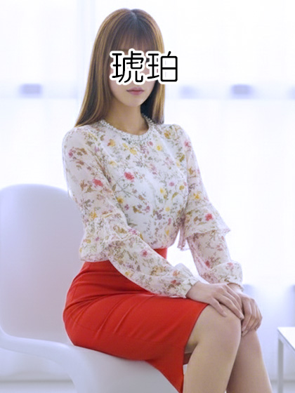 高身長でスレンダーな美熟女【楠木】00