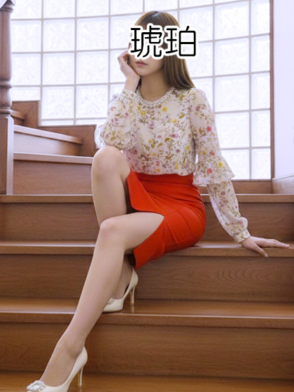 高身長でスレンダーな美熟女【楠木】1